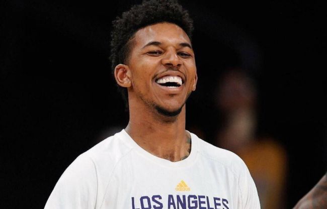 梅西决赛2助攻！率队3-1首次夺冠，一夜又创纪录：生涯47次捧杯（梅西决赛两助攻，率队3-1摘队史首冠，一夜再刷纪录：生涯第47冠）