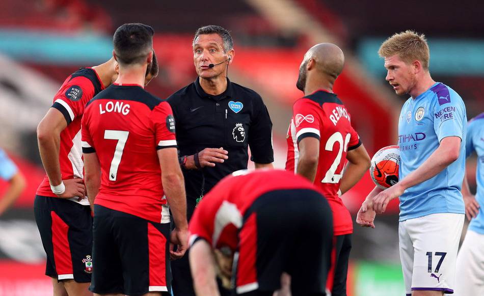 英超战报：佳夫双响，纽卡4-1埃弗顿，获联赛客场首胜（英超快讯：佳夫梅开二度，纽卡斯尔4-1击退埃弗顿，收获联赛客场首胜）