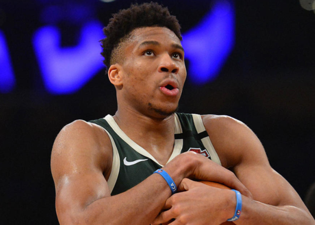 德天空：皇马有意法鹰后卫布朗，近期已派球探考察球员（德天空：皇马相中法鹰后卫布朗，近期开启球探考察）