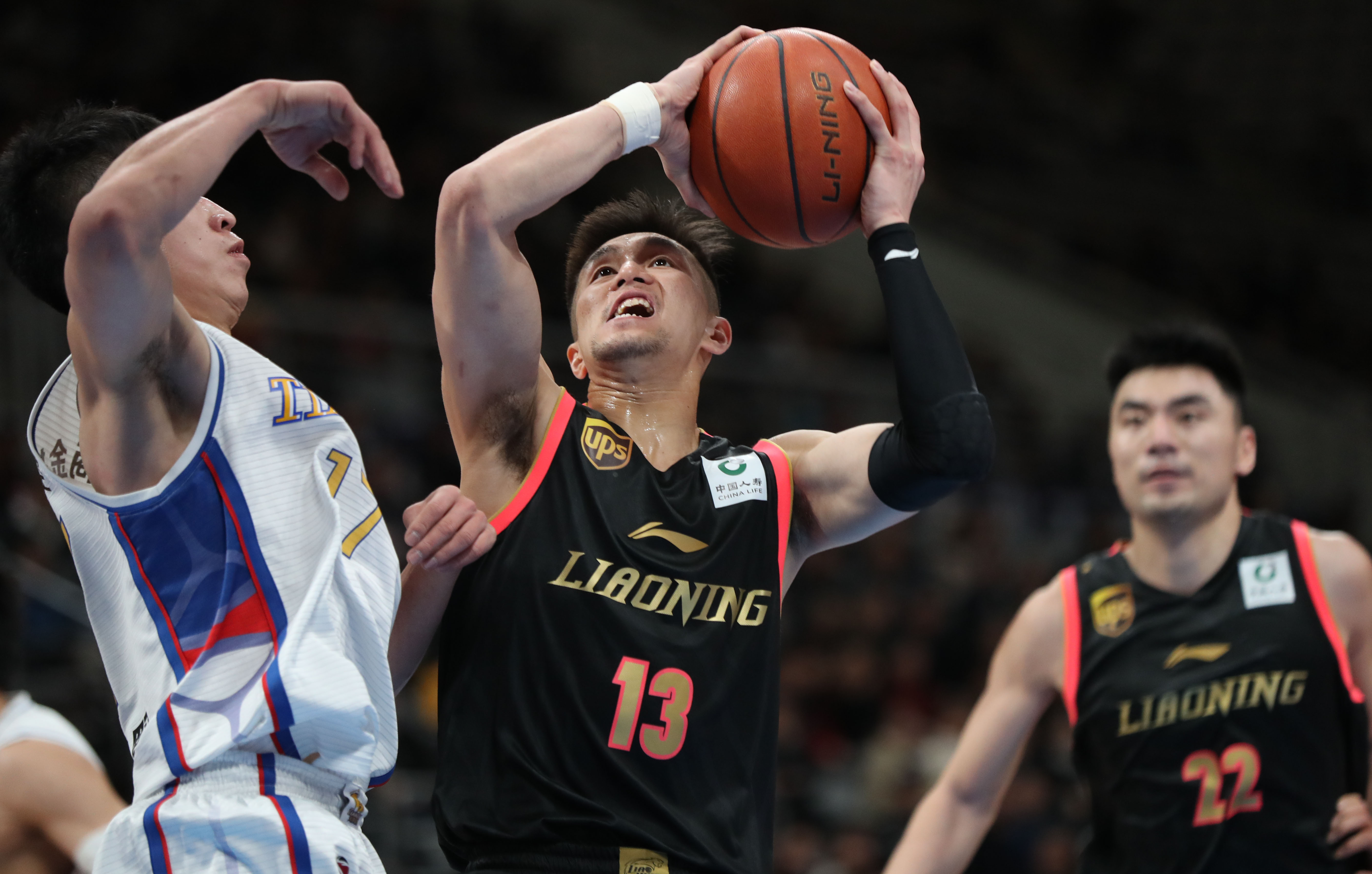 半场战报：多特0-1勒沃库森，马扎破门，格里马尔多助攻（半场：勒沃库森1-0领先多特，格里马尔多助攻马扎建功）