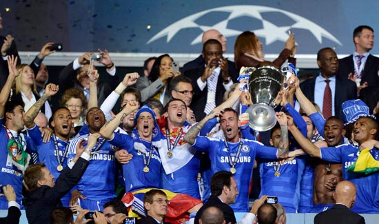 长春亚泰老将谭龙休赛期加练：国旗下的奔跑，坚持生长的模样（长春亚泰老将谭龙休赛期苦练：国旗下的奔跑，保持成长姿态）