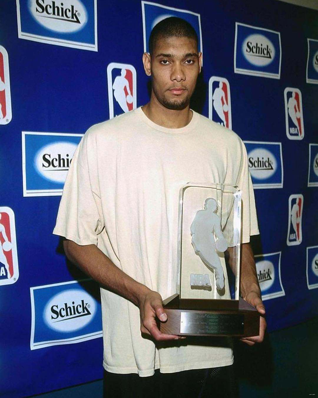 弗里克：拉菲尼亚回归对球队非常利好，我们仍有需要改进之处（弗里克：拉菲尼亚复出利好球队，但我们仍需提升）