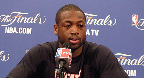 皇马客战赫罗纳：姆巴佩搭档维尼修斯，贝林厄姆、居莱尔出战（皇马做客赫罗纳：姆巴佩联手维尼修斯，贝林厄姆与居莱尔同场亮相）