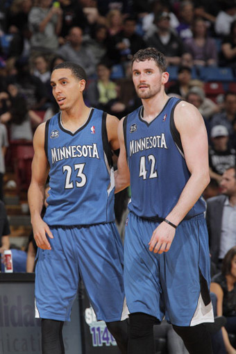 国足大换血！邵佳一破格提拔3大新星， 球迷：比归化球员强多了！（国足阵容大调整！邵佳一破格召入三大新星，球迷：实力不逊归化球员）