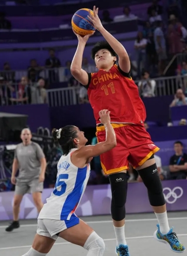 凯尔：我和施洛特贝克没矛盾；他的续约？在经济上我们尽全力（凯尔：与施洛特贝克无矛盾；续约问题我们在财务上已尽最大努力）