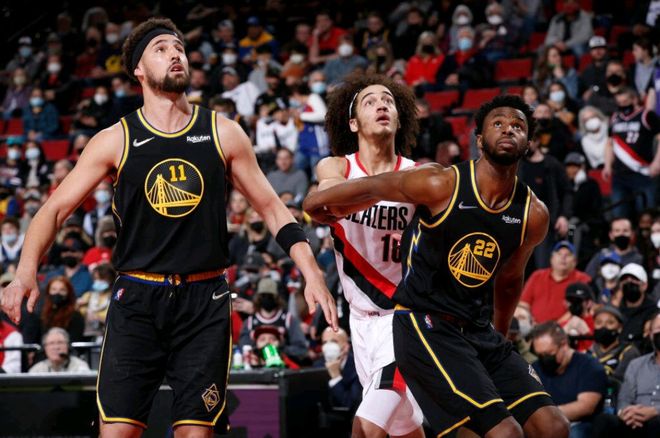 穆雷半场18分单节独得12分，上半场突破万分里程碑大关（穆雷上半场砍18分、单节揽12分，生涯万分里程碑上半场达成）